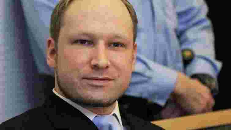 Норвезький терорист вимагав звільнення у залі суду
