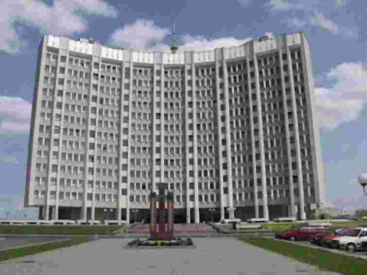 Податкову у Львові прибирають за півмільйона гривень в місяць