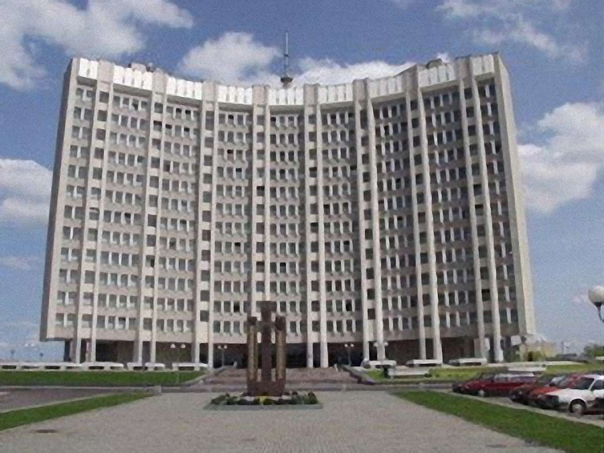Податкову у Львові прибирають за півмільйона гривень в місяць