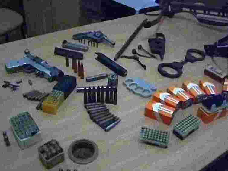 У Львові затримали пенсіонера, який вдома виготовляв зброю