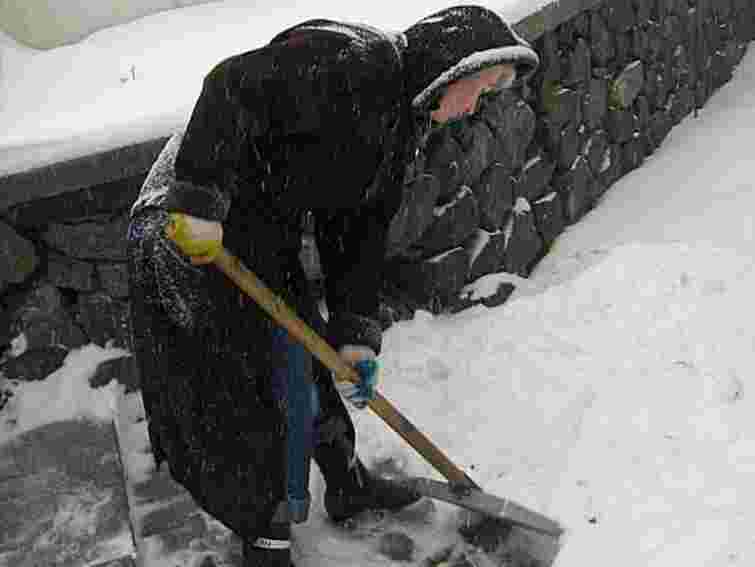 Вулички Львова прибирало понад 2000 комунальників 