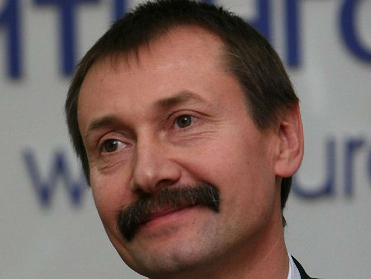 На Буковині губернатор та його підлеглі вийшли з лопатами на вулиці