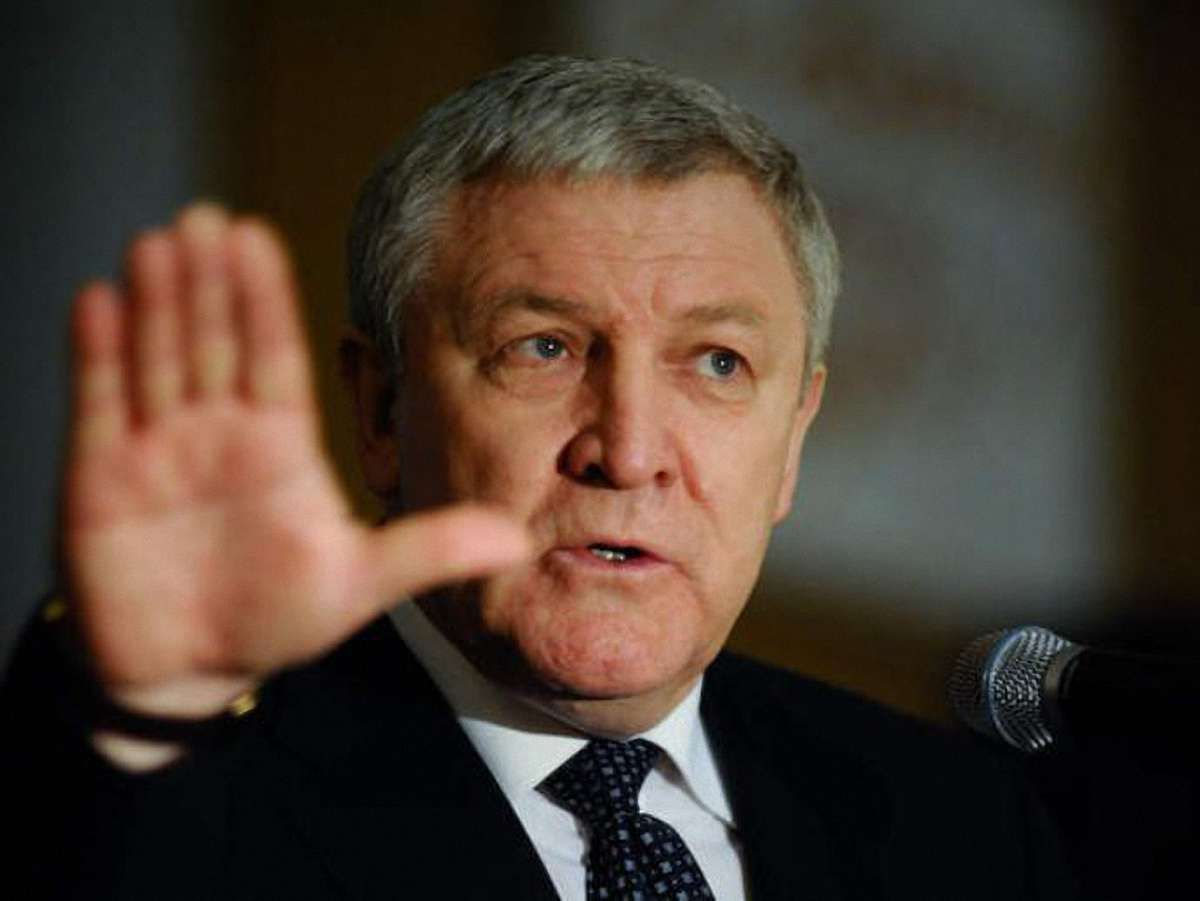 Янукович звільнив міністра оборони, - ЗМІ