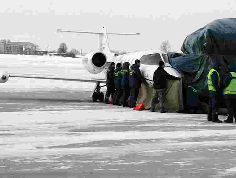 Літак, який транспортуватиме 11-річного Андрійка в Бостон, вже у Львові