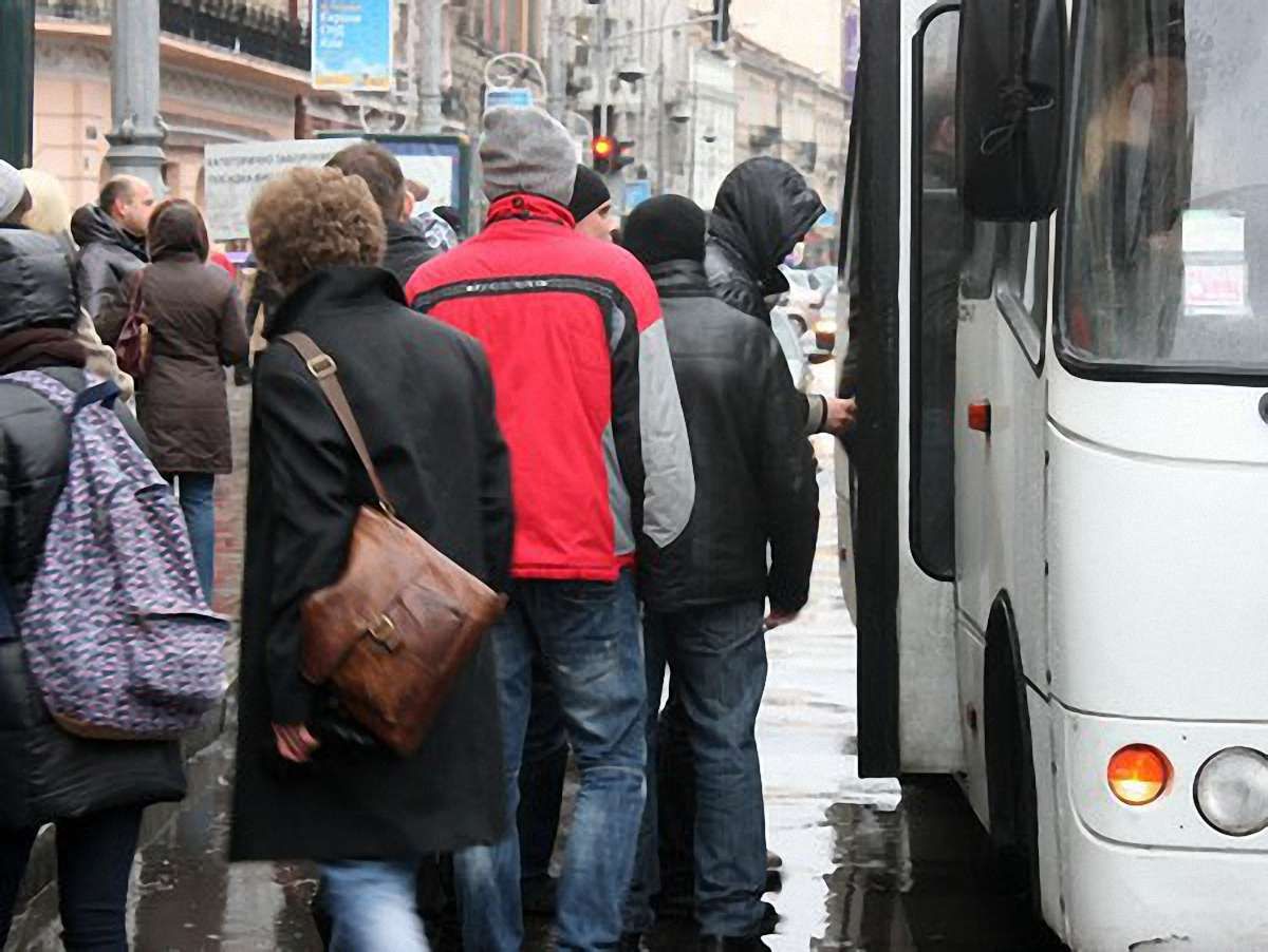 На перевізниках-нелегалах бюджет втрачає 10 млрд грн, - Вакуленко