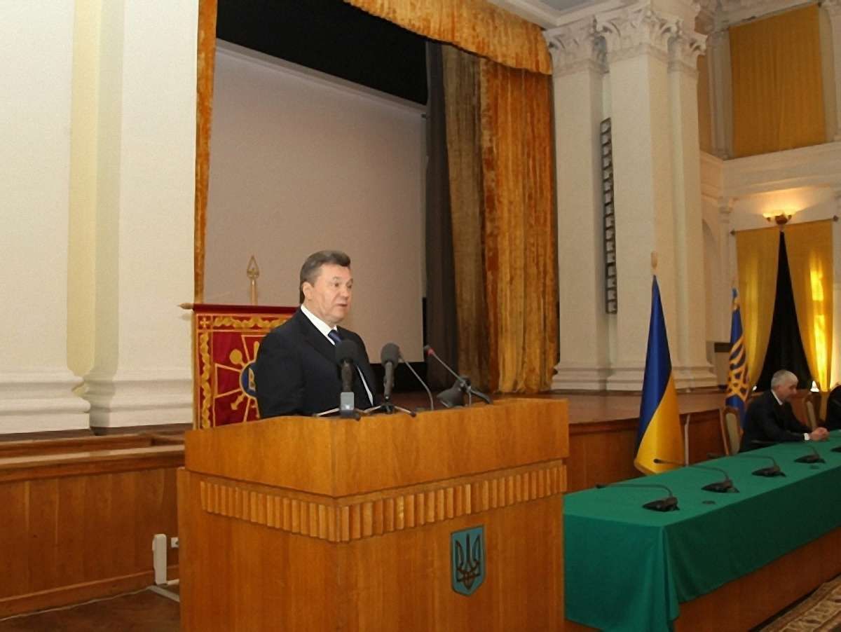 Янукович дасть нову посаду звільненому міністру