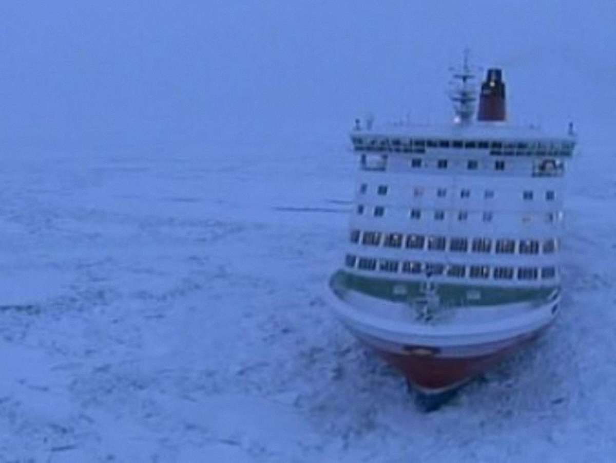 21 судно заблоковано кригою у водах Азовського моря