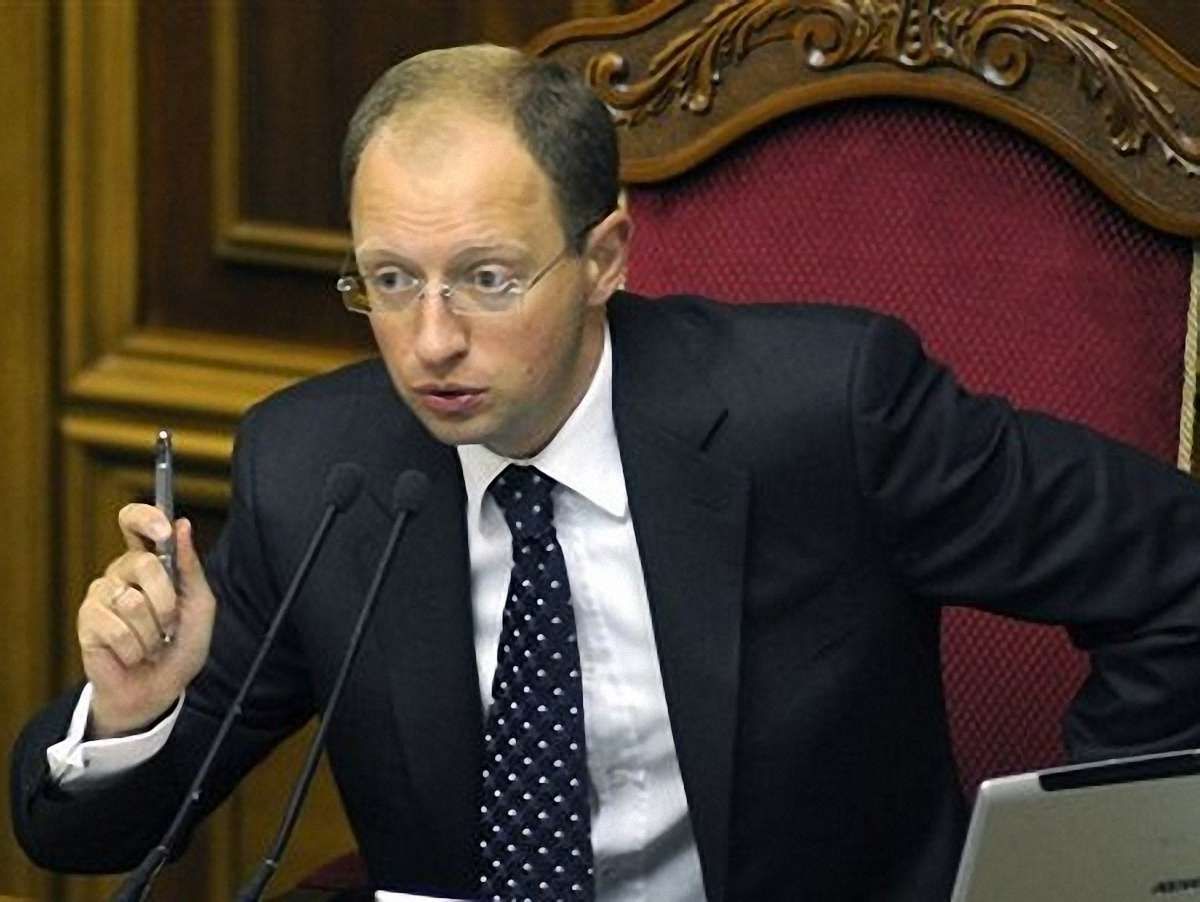 Яценюк: Віднині повноваження Януковича, як у Каддафі та Мубарака