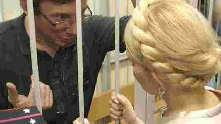 ПАРЄ просять визнати Тимошенко та Луценка політв’язнями