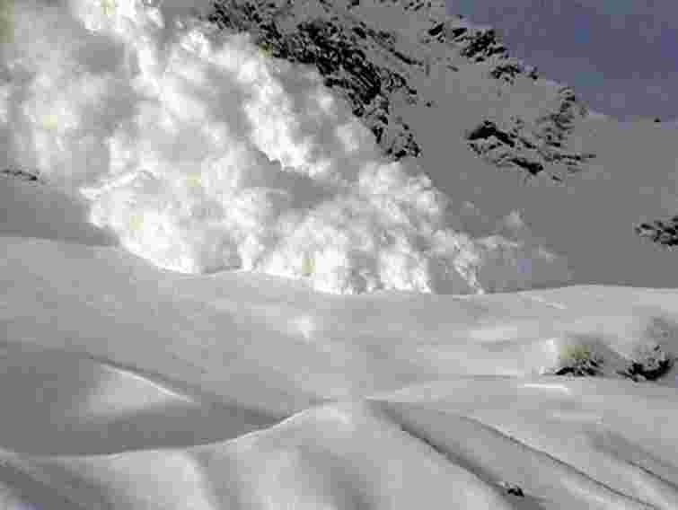 На Львівщині та Закарпатті попереджають про сходження лавин