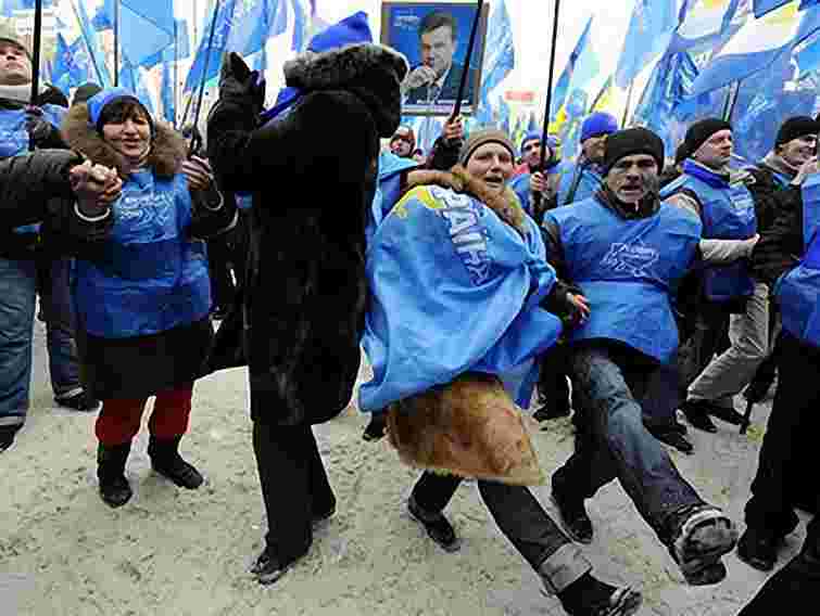 Рейтинг Партії регіонів не турбує Азарова