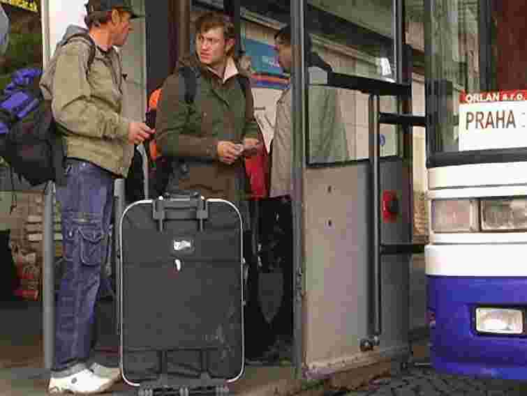 Заробітчани цікавлять владу тільки перед виборами, - експерт