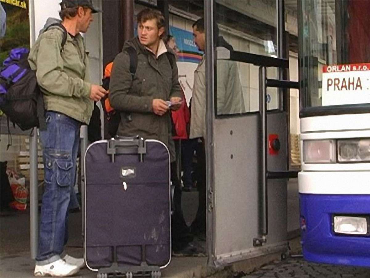 Заробітчани цікавлять владу тільки перед виборами, - експерт