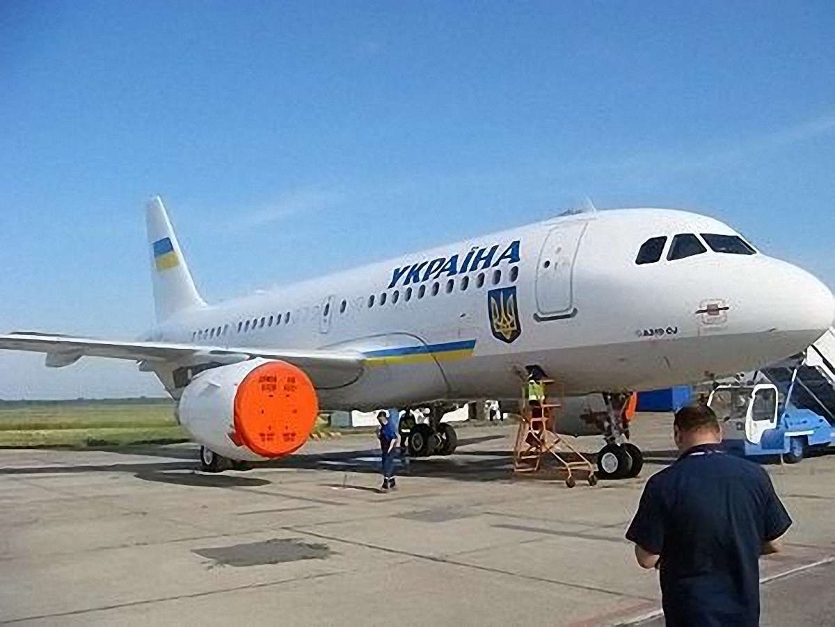 У літаку Януковича за $86 млн позолочена сантехніка. Фото