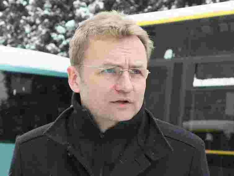 Львів прибирає вся наявна техніка, – мер