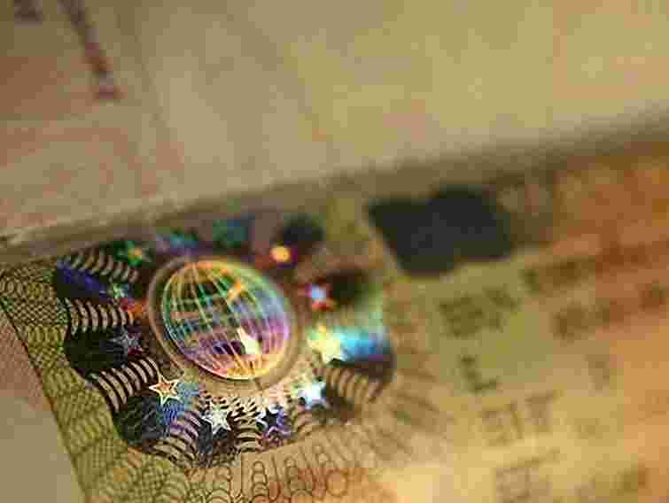 Польща торік зменшила українцям видачу віз на 13%