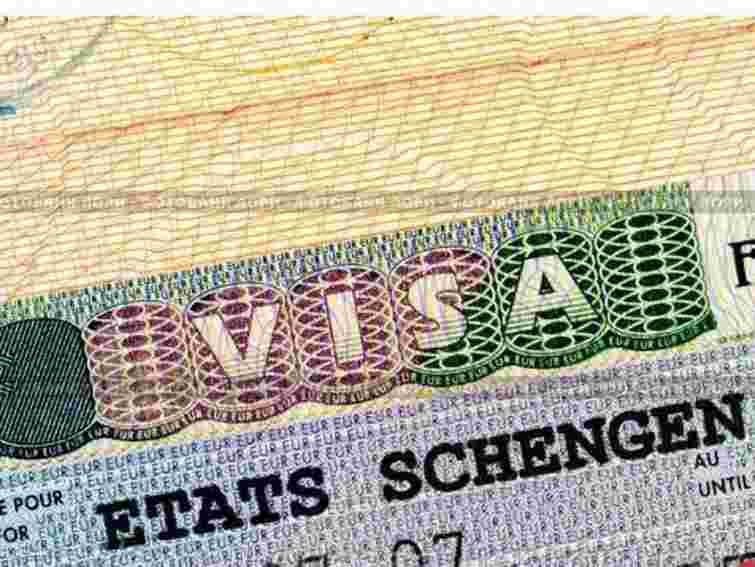 У статистиці виданих українцям віз «загубився» нуль, - Польща