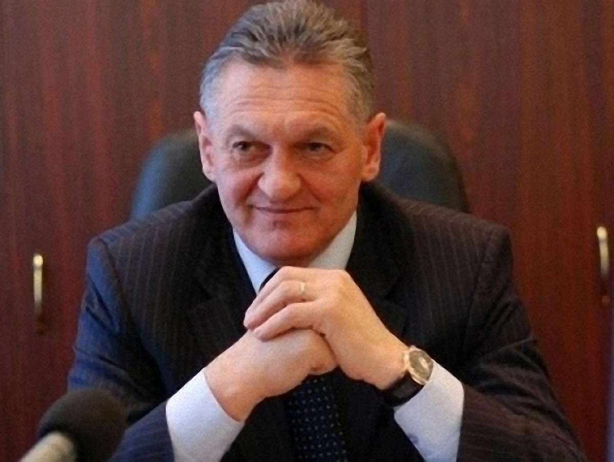 Закарпатський губернатор урізав зарплату собі та заступникам