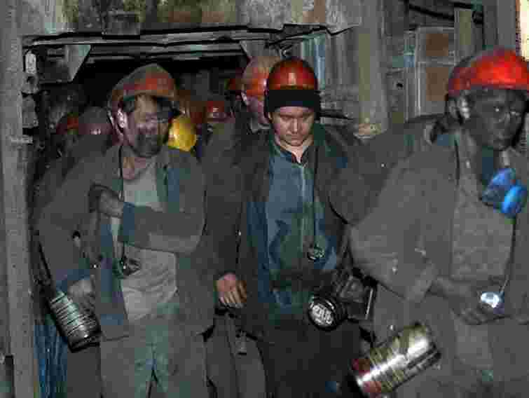 На Луганщині з-під завалу в шахті врятовано 5 гірників