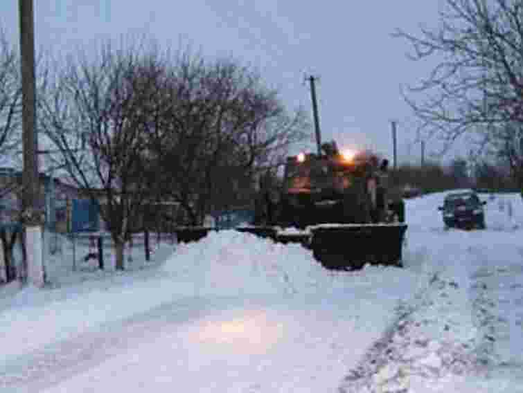 На Закарпатті рятувальники визволяють автівки із заметів
