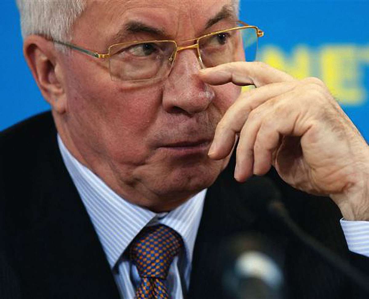 Азаров пропонує пустити у карпатські села бібліотеки на колесах