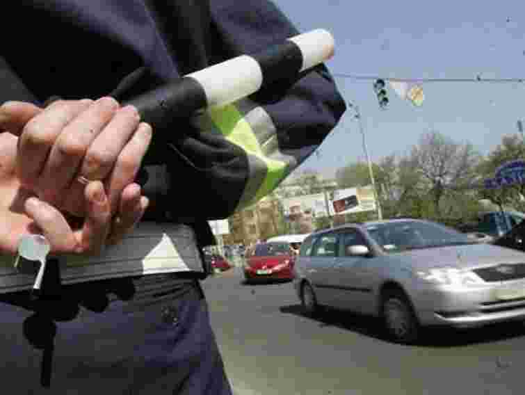 У Львові п’яний водій погрожував звільненням інспекторам ДАІ