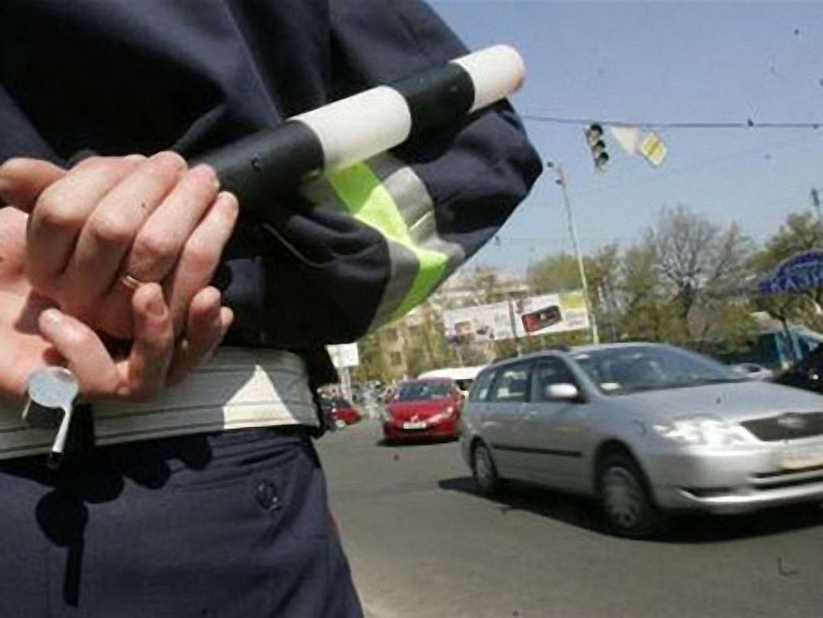 У Львові п’яний водій погрожував звільненням інспекторам ДАІ