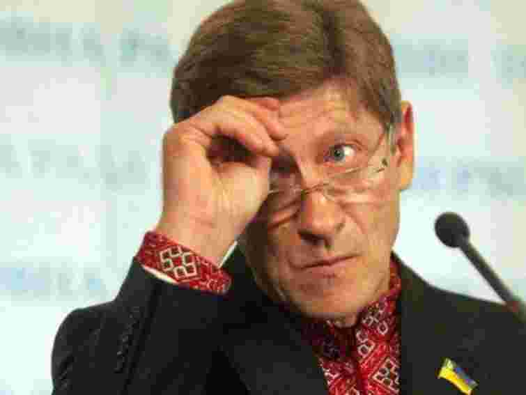 Бютівці передали дітям три коробки "грошей Рибакова" 