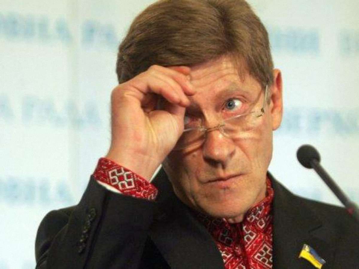 Бютівці передали дітям три коробки "грошей Рибакова" 