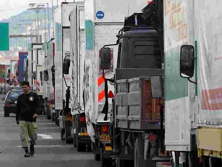 Зарубіжні транспортні оператори оминають з вантажами Україну
