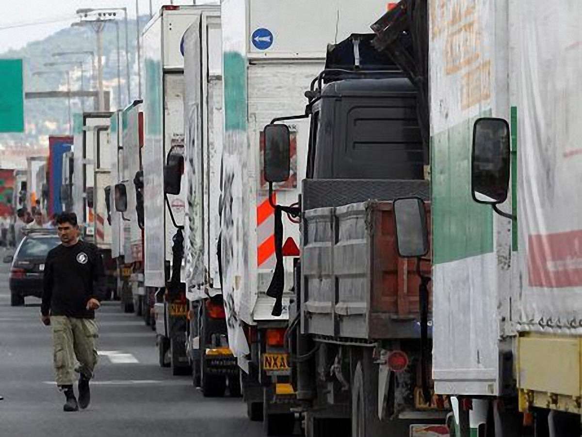 Зарубіжні транспортні оператори оминають з вантажами Україну