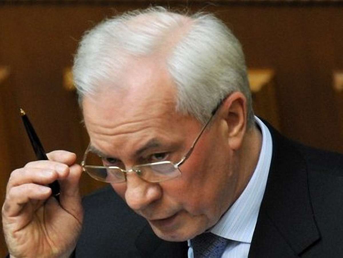 Азаров пообіцяв за два роки вирішити проблеми з дитсадками