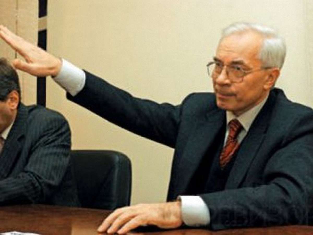 Азаров назвав себе диригентом