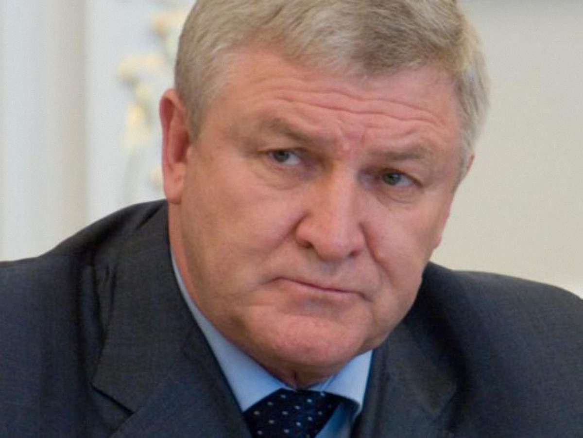 Янукович взяв радником звільненого міністра оборони