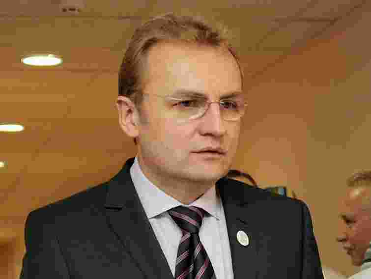 Освітяни Львова отримують зарплату, – мер