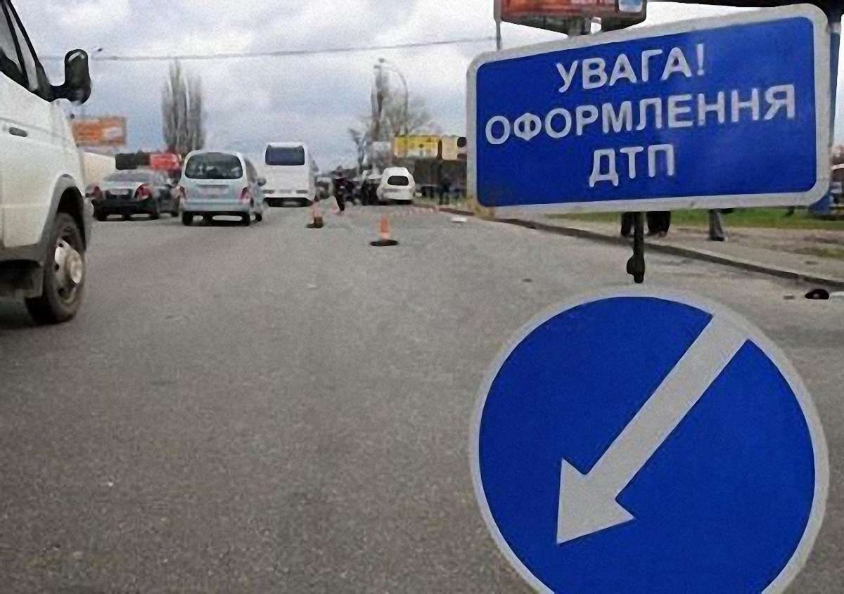У Львові водій, рухаючись заднім ходом, збив на смерть пішохода