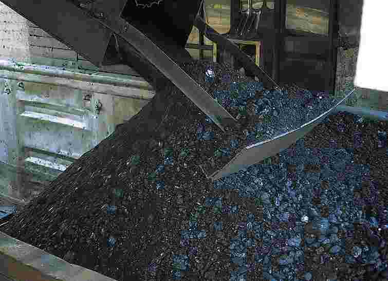 На Львівщині затримали вантажівку з 12 тоннами краденого вугілля