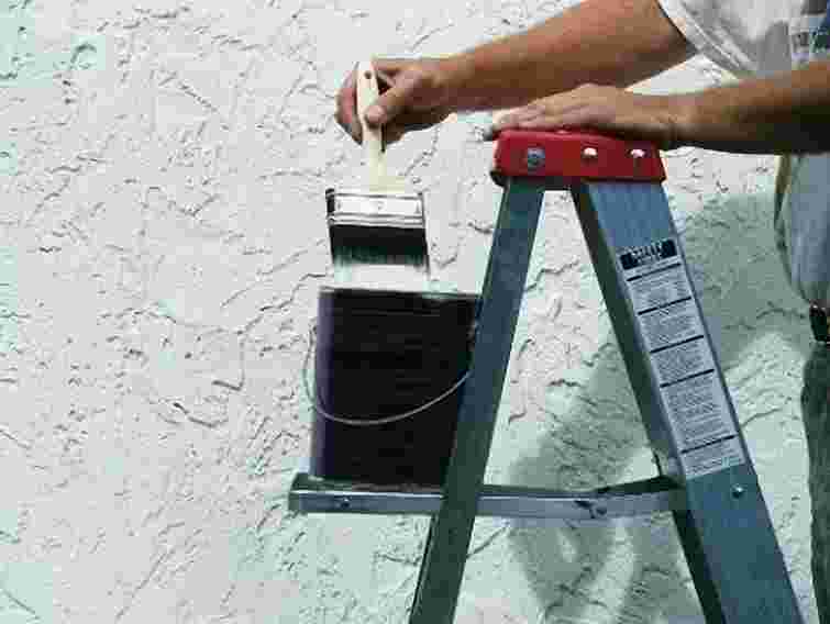 Заступник Костюка проводить в кабінеті побілку за власний кошт