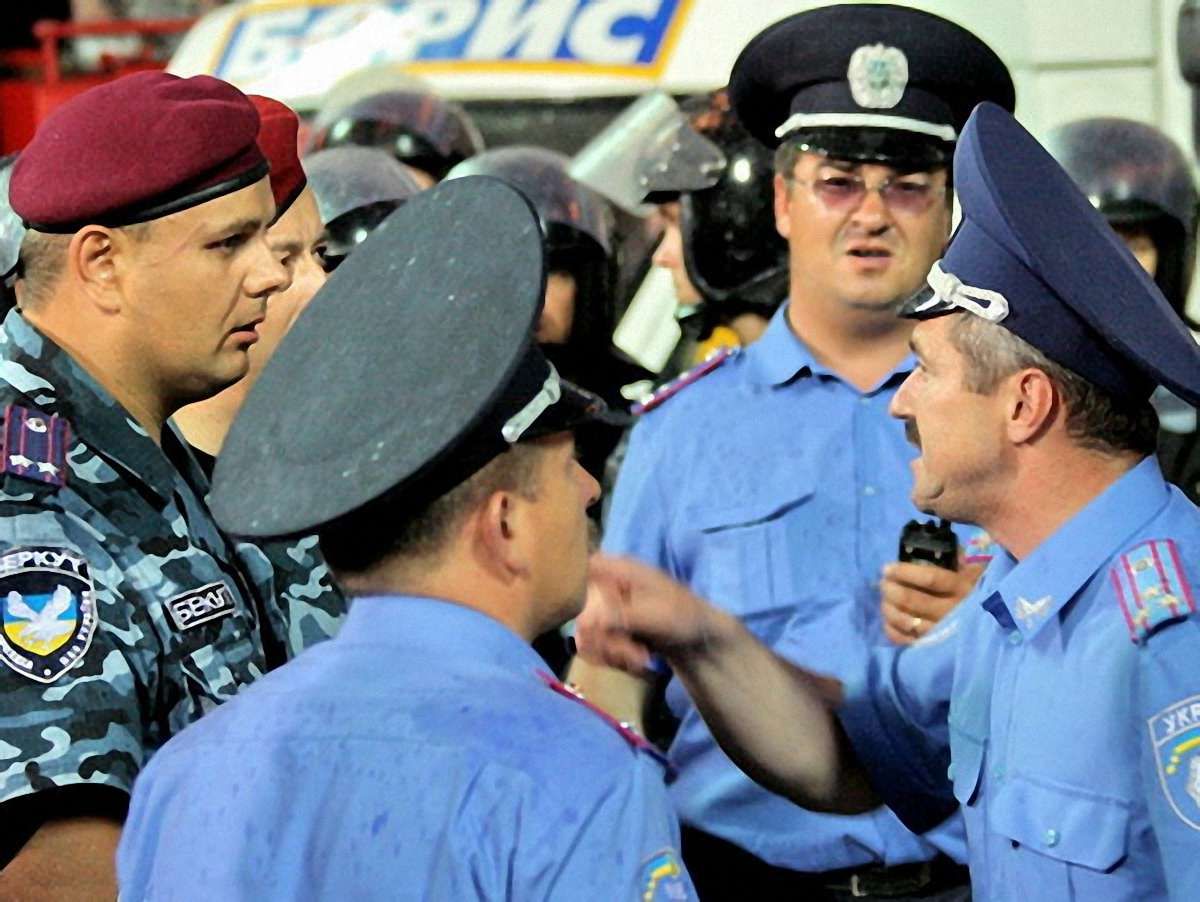 На Львівщині за знущання взяли під варту другого міліціонера