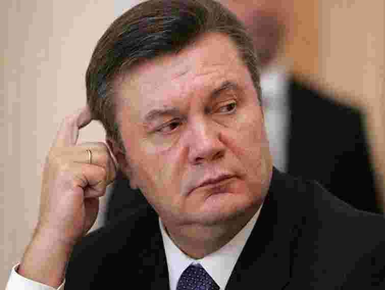 До приїзду Януковича у Дніпропетровську косять обмерзлу траву