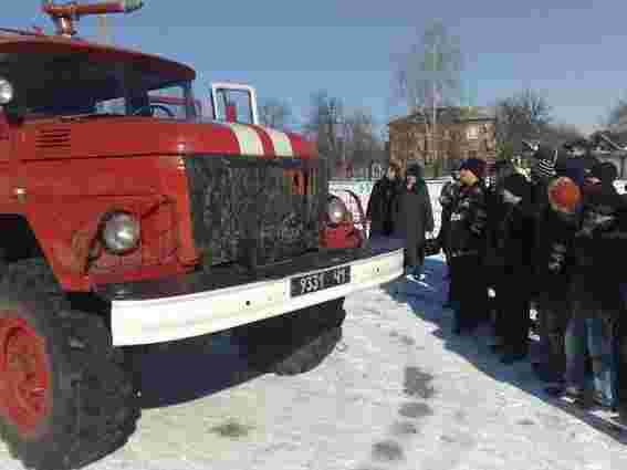 На Донеччині через пожежу в школі евакуювали півтисячі осіб