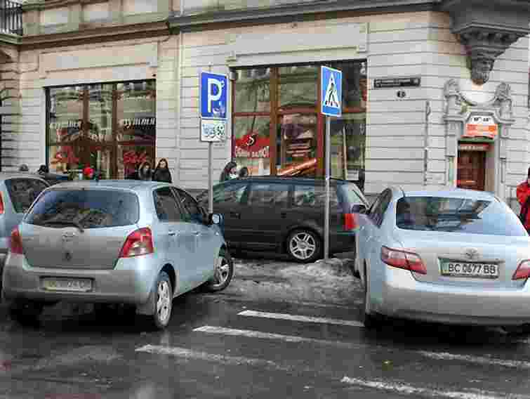 Водіїв штрафуватимуть на 680 грн за перешкоду руху маршруток 