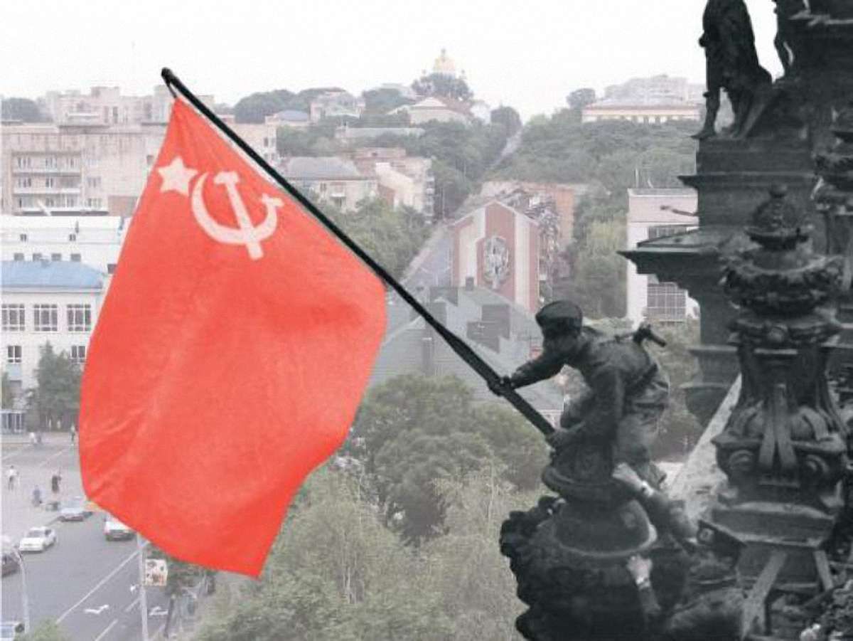 Донецька облрада відмовилась від червоного прапора 