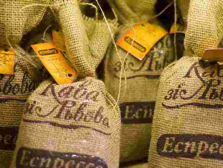 Львів’янин викрав у магазині 17 упаковок кави