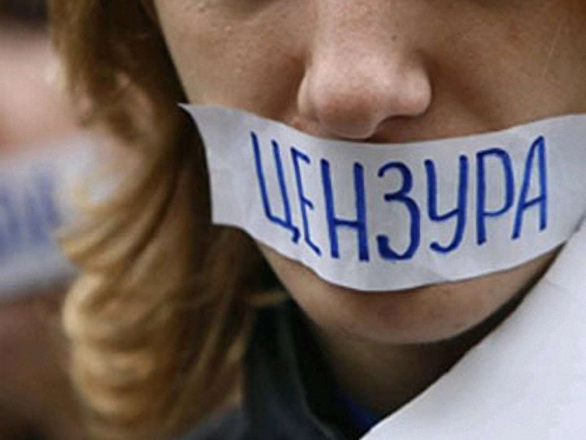 Янукович запевнив, що цензури все менше