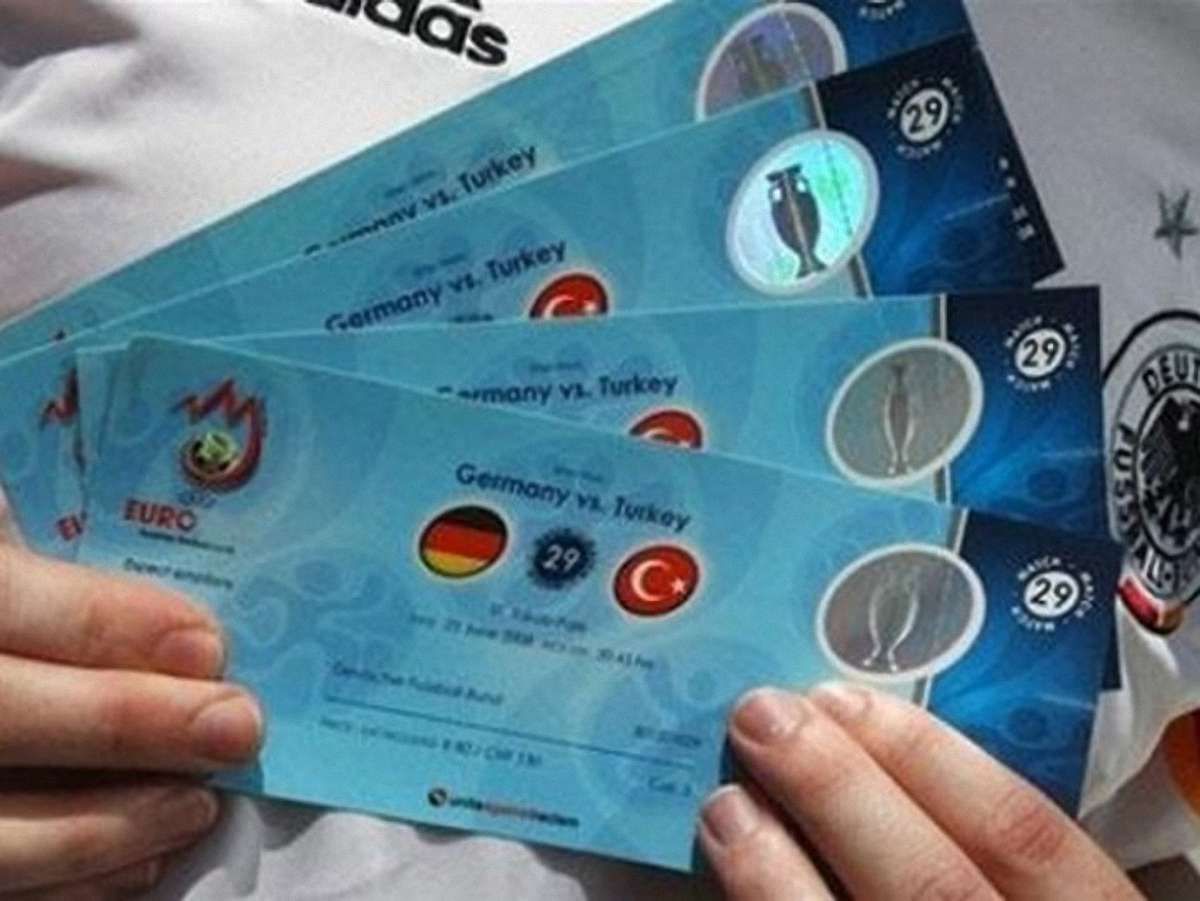 У Польщі українець продавав фальшиві квитки на матчі Євро-2012