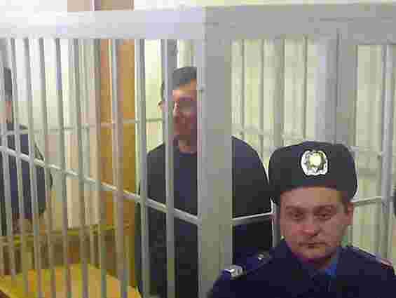 Суд дві години оголошує вирок Луценку