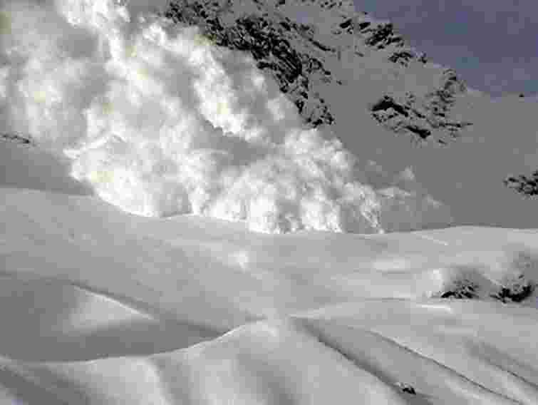 На Закарпатті зійшли дві лавини