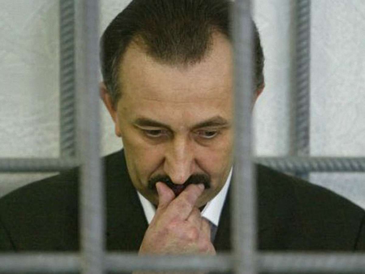 Екс-суддя Зварич вимагає допитати Ющенка з Медведьком