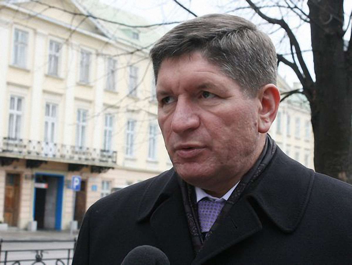 Мене заганяють у політику, - Костюк